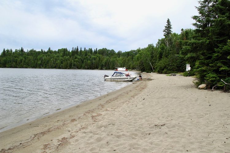 Grande Plage Du Lac Kanasuta 3e Lac Services Acces Plein Air