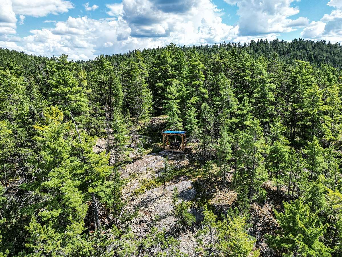 Sentiers pédestres PointeauxRoches Hiking Access to Outdoors